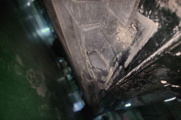 Used Mercedes-Benz R-Class 2011 R 350 L 4MATIC Chassis Rear Right