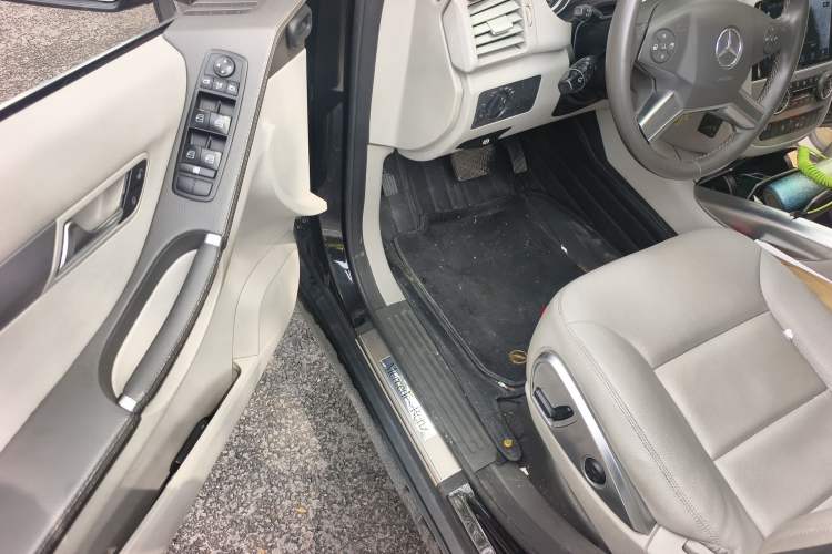Used Mercedes-Benz R-Class 2011 R 300 L Business Model Driver Seat