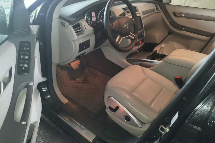 Used Mercedes-Benz R-Class 2011 R 300 L Business Model Driver Seat