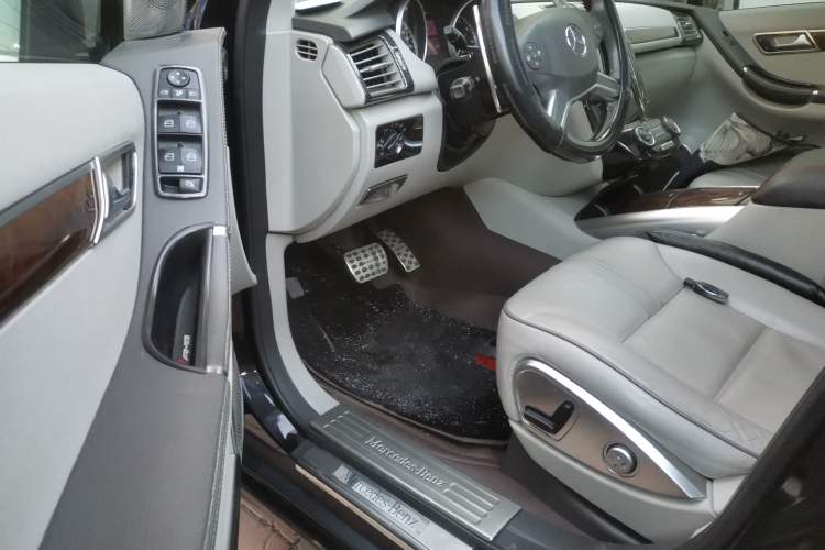 Used Mercedes-Benz R-Class 2011 R 350 L 4MATIC Driver Seat