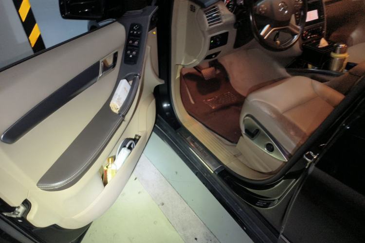 Used Mercedes-Benz R-Class 2011 R 300 L Business Model Driver Seat