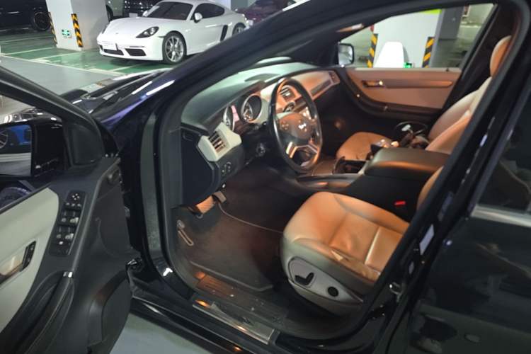 Used Mercedes-Benz R-Class 2011 R 300 L Business Model Driver Seat