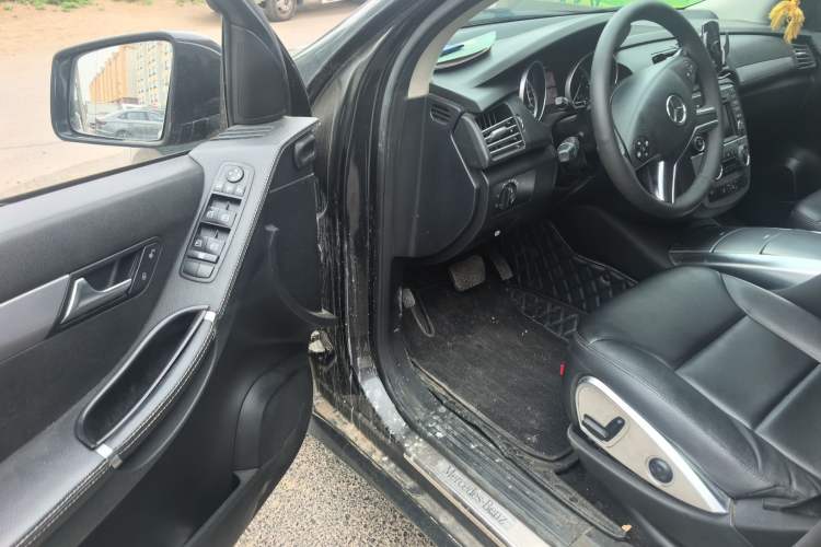 Used Mercedes-Benz R-Class 2011 R 300 L Business Model Driver Seat