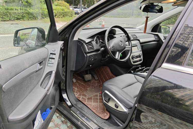 Used Mercedes-Benz R-Class 2011 R 300 L Business Model Driver Seat