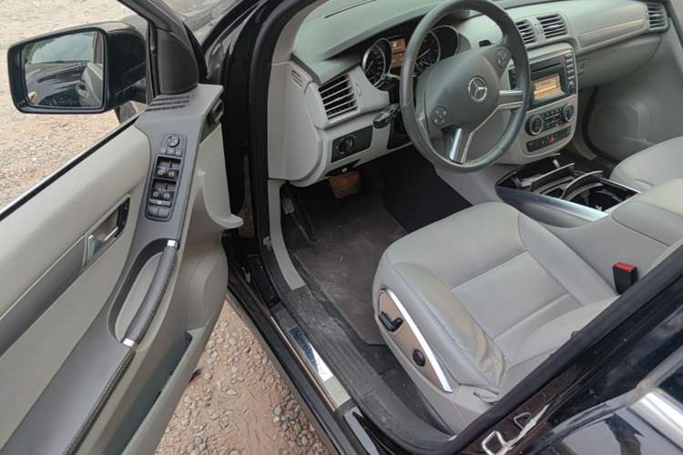 Used Mercedes-Benz R-Class 2011 R 300 L Business Model Driver Seat