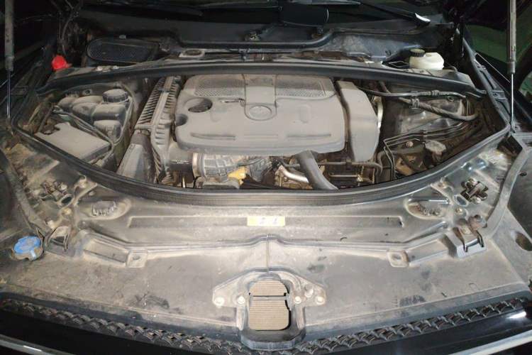 Used Mercedes-Benz R-Class 2011 R 350 L 4MATIC Engine Bay