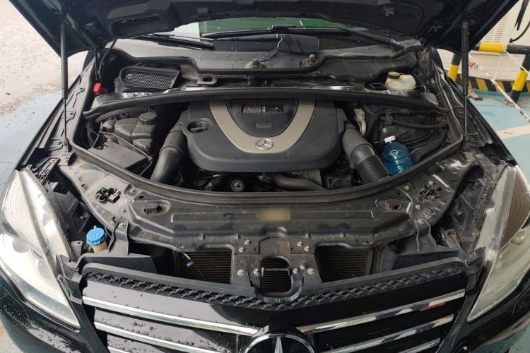 Used Mercedes-Benz R-Class 2011 R 350 L 4MATIC Engine Bay