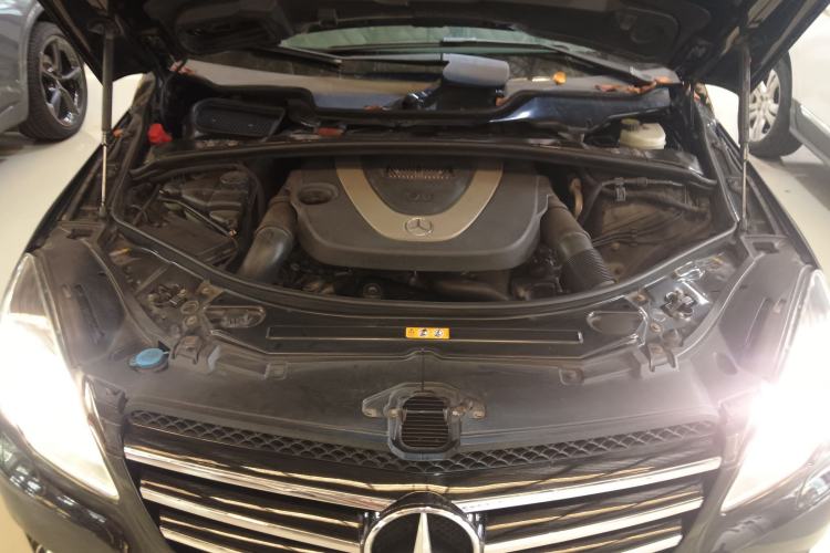 Used Mercedes-Benz R-Class 2011 R 300 L Business Model Engine Bay