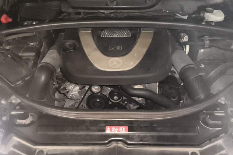Used Mercedes-Benz R-Class 2011 R 350 L 4MATIC Engine Bay
