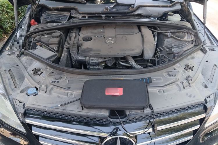 Used Mercedes-Benz R-Class 2011 R 350 L 4MATIC Engine Bay