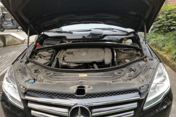 Used Mercedes-Benz R-Class 2011 R 350 L 4MATIC Engine Bay