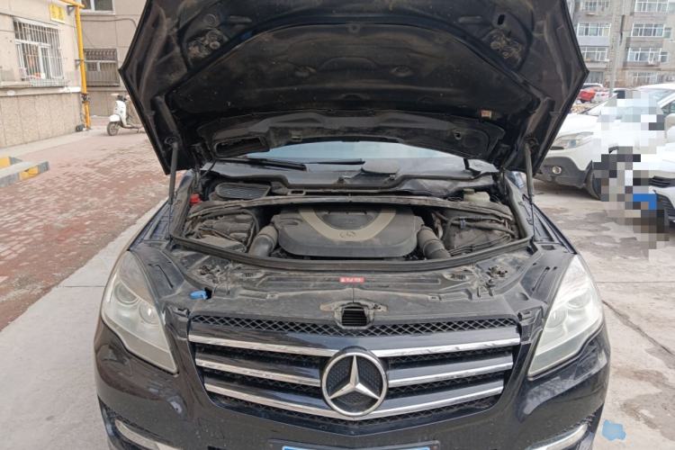 Used Mercedes-Benz R-Class 2011 R 350 L 4MATIC Engine Bay