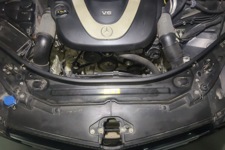 Used Mercedes-Benz R-Class 2011 R 300 L Business Model Engine Bay