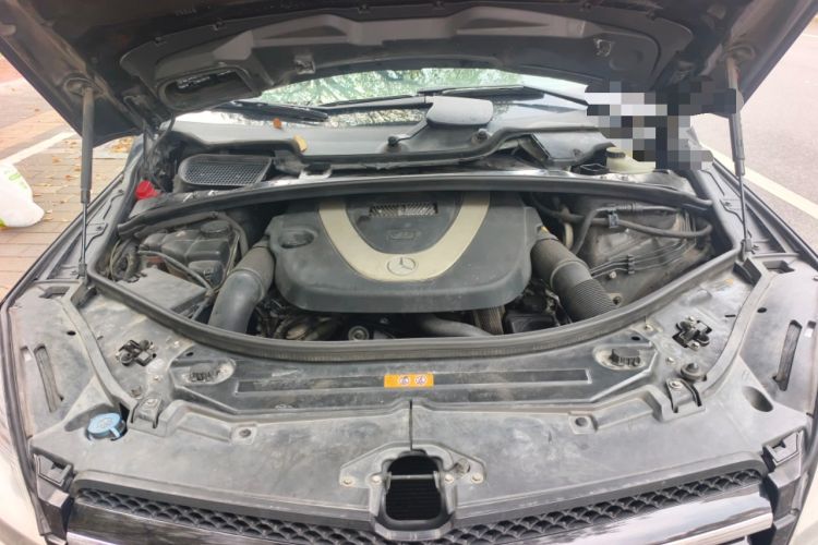 Used Mercedes-Benz R-Class 2011 R 300 L Business Model Engine Bay