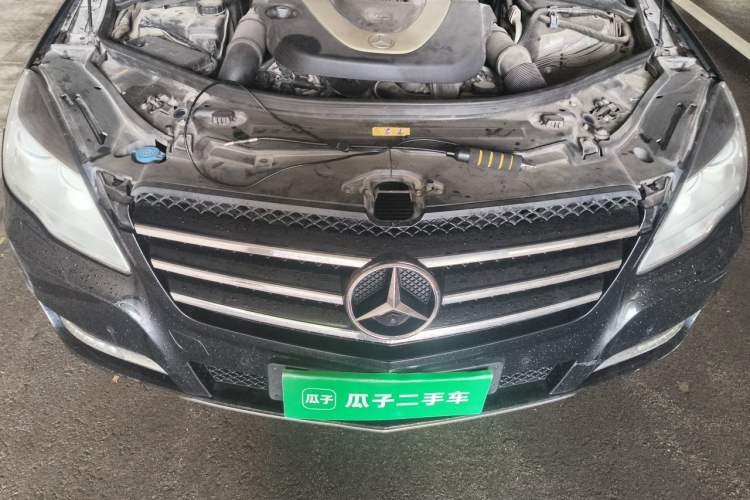 Used Mercedes-Benz R-Class 2011 R 300 L Business Model Engine Bay