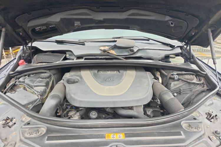 Used Mercedes-Benz R-Class 2011 R 300 L Business Model Engine Bay