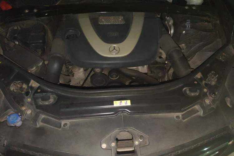 Used Mercedes-Benz R-Class 2011 R 350 L 4MATIC Engine Bay