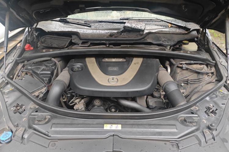 Used Mercedes-Benz R-Class 2011 R 300 L Business Model Engine Bay