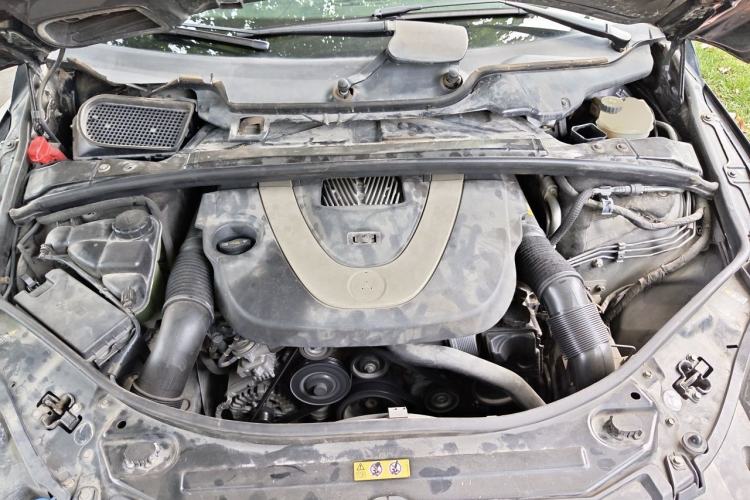 Used Mercedes-Benz R-Class 2011 R 300 L Business Model Engine Bay