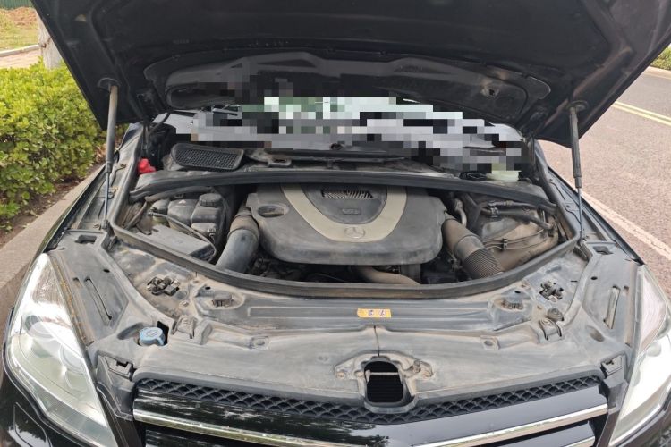Used Mercedes-Benz R-Class 2011 R 300 L Business Model Engine Bay