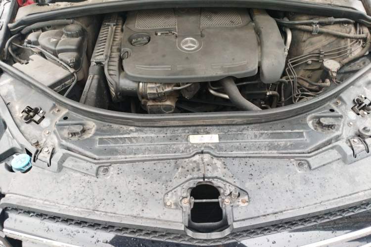 Used Mercedes-Benz R-Class 2011 R 350 L 4MATIC Engine Bay