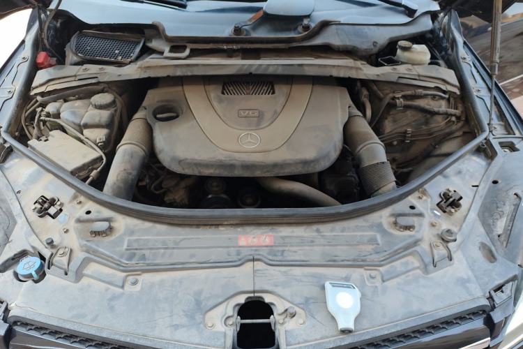 Used Mercedes-Benz R-Class 2011 R 300 L Business Model Engine Bay