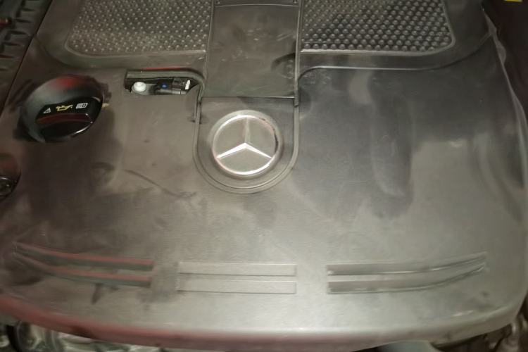 Used Mercedes-Benz R-Class 2011 R 350 L 4MATIC Engine Bay