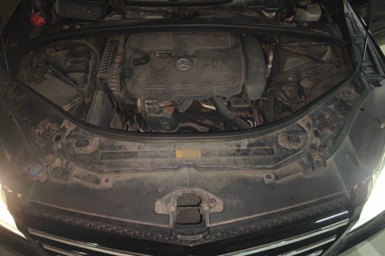 Used Mercedes-Benz R-Class 2011 R 350 L 4MATIC Engine Bay
