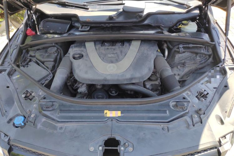 Used Mercedes-Benz R-Class 2011 R 300 L Business Model Engine Bay