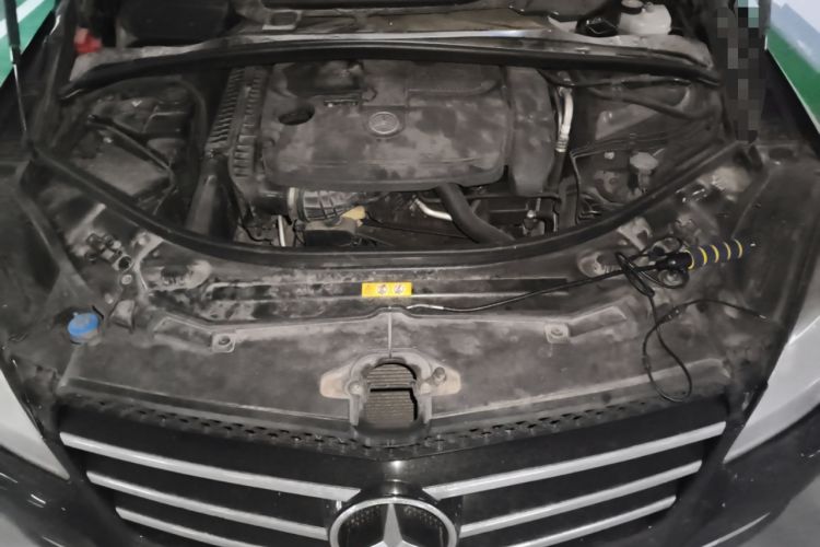 Used Mercedes-Benz R-Class 2011 R 350 L 4MATIC Engine Bay
