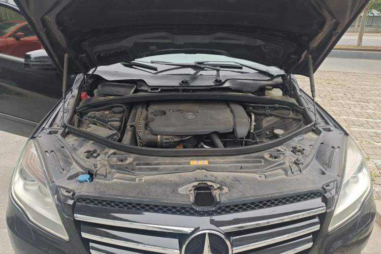Used Mercedes-Benz R-Class 2011 R 350 L 4MATIC Engine Bay