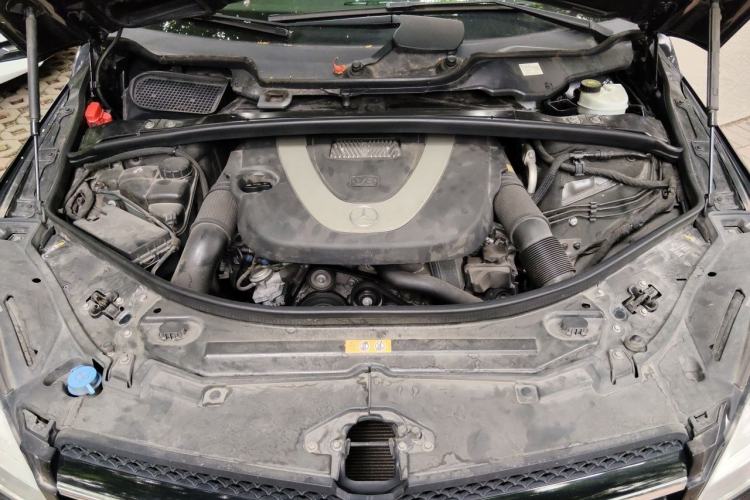 Used Mercedes-Benz R-Class 2011 R 300 L Business Model Engine Bay