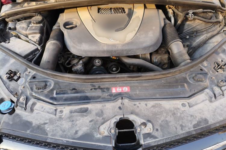 Used Mercedes-Benz R-Class 2011 R 300 L Business Model Engine Bay