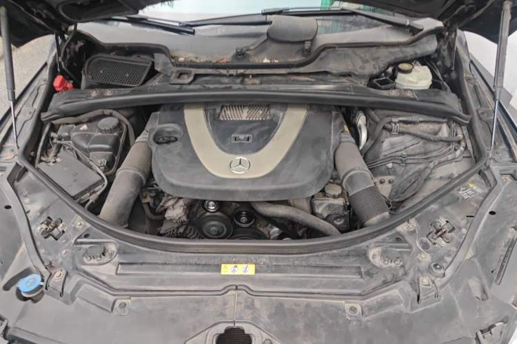 Used Mercedes-Benz R-Class 2011 R 300 L Luxury Model Engine Bay