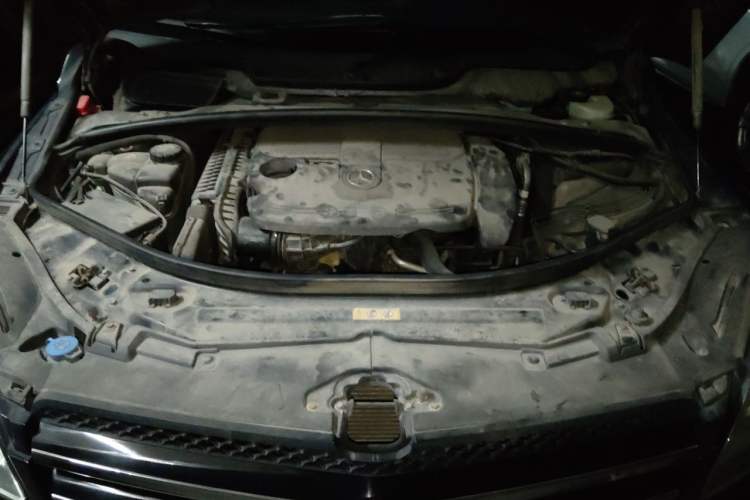 Used Mercedes-Benz R-Class 2011 R 350 L 4MATIC Engine Bay