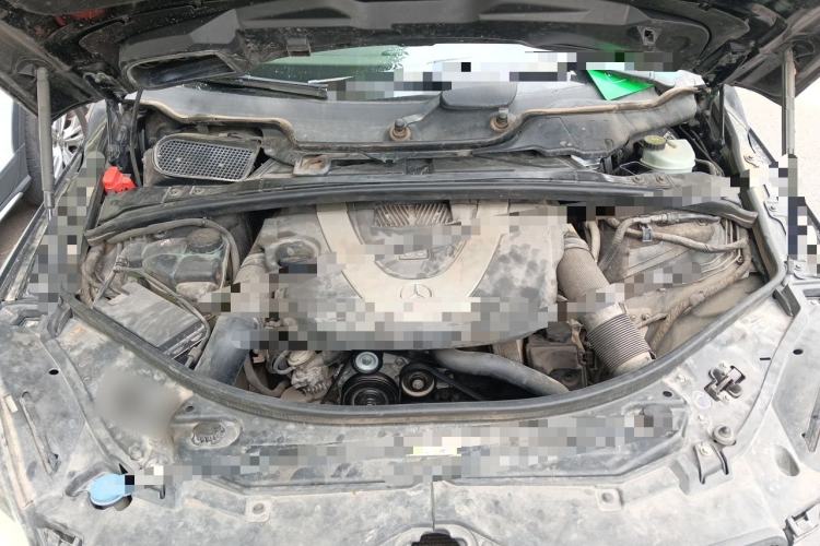 Used Mercedes-Benz R-Class 2011 R 300 L Business Model Engine Bay