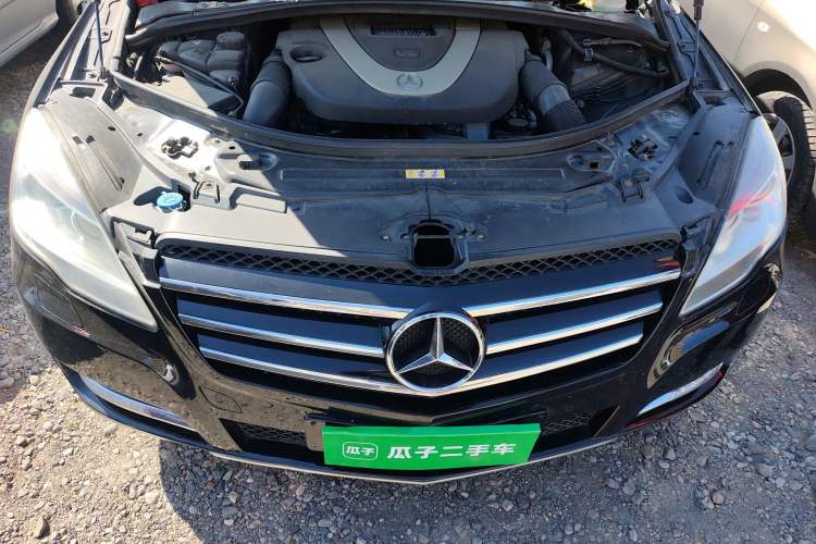 Used Mercedes-Benz R-Class 2011 R 300 L Business Model Engine Bay