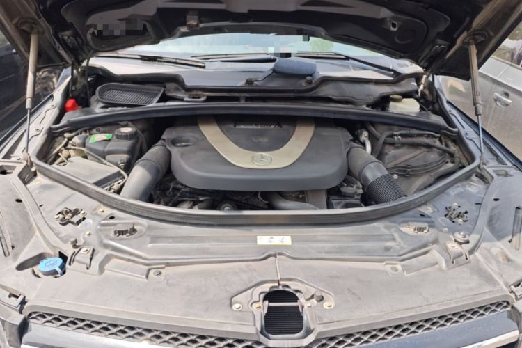 Used Mercedes-Benz R-Class 2011 R 300 L Business Model Engine Bay