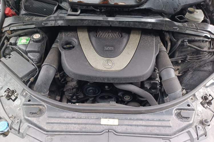 Used Mercedes-Benz R-Class 2011 R 300 L Business Model Engine Bay
