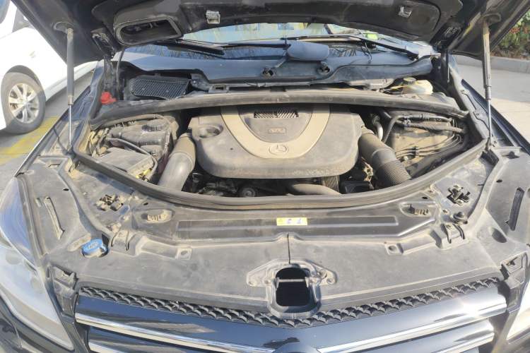 Used Mercedes-Benz R-Class 2011 R 350 L 4MATIC Engine Bay