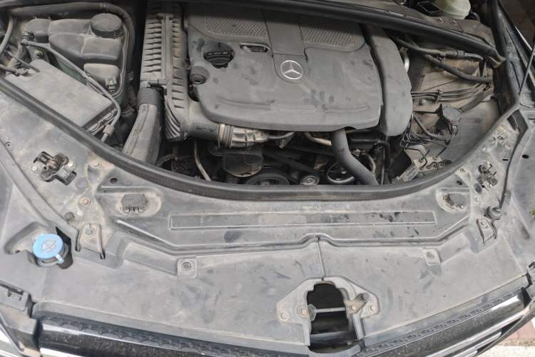 Used Mercedes-Benz R-Class 2011 R 350 L 4MATIC Engine Bay