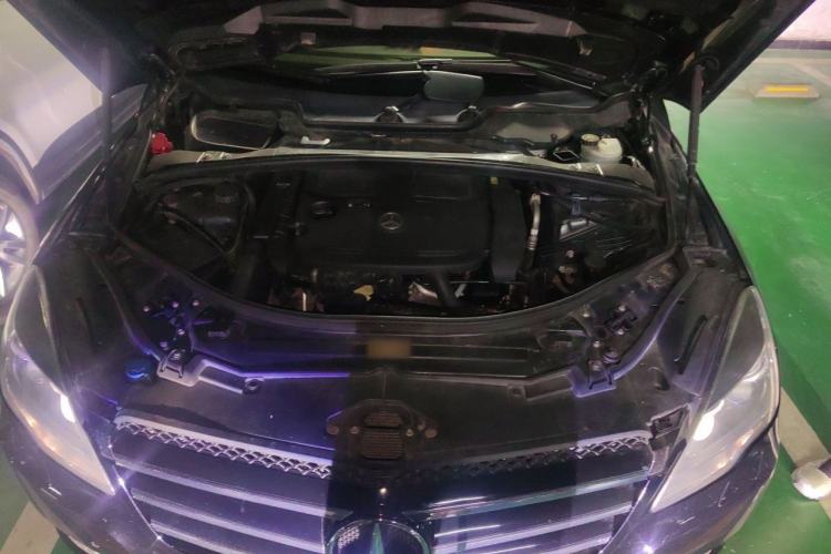 Used Mercedes-Benz R-Class 2011 R 350 L 4MATIC Engine Bay