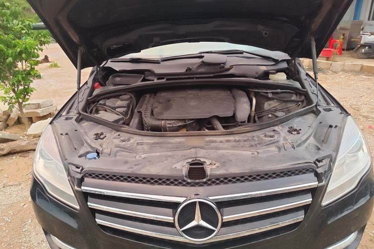 Used Mercedes-Benz R-Class 2011 R 350 L 4MATIC Engine Bay