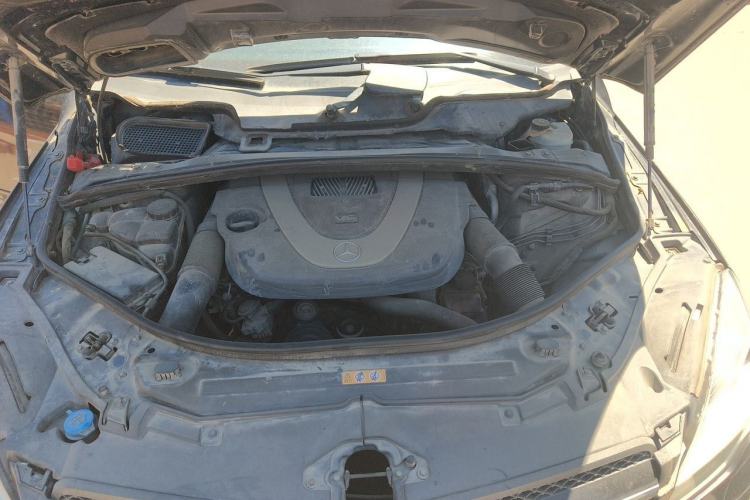 Used Mercedes-Benz R-Class 2011 R 300 L Business Model Engine Bay