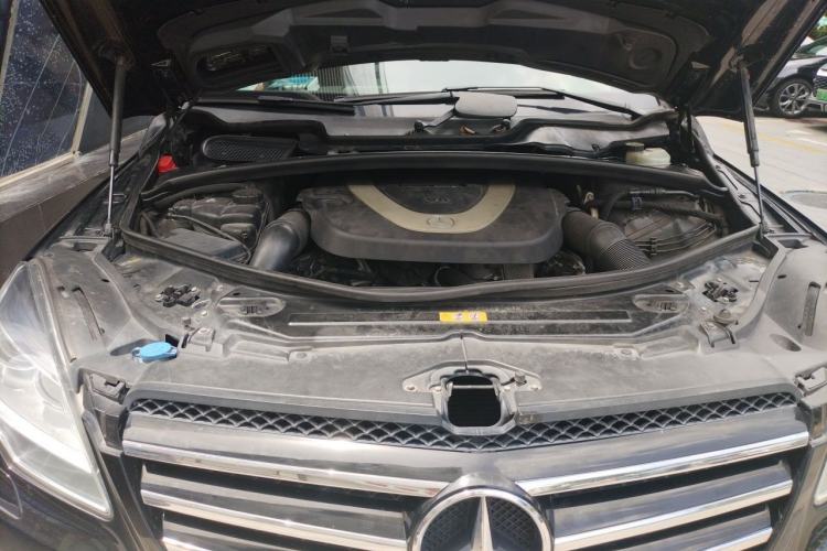 Used Mercedes-Benz R-Class 2011 R 300 L Business Model Engine Bay
