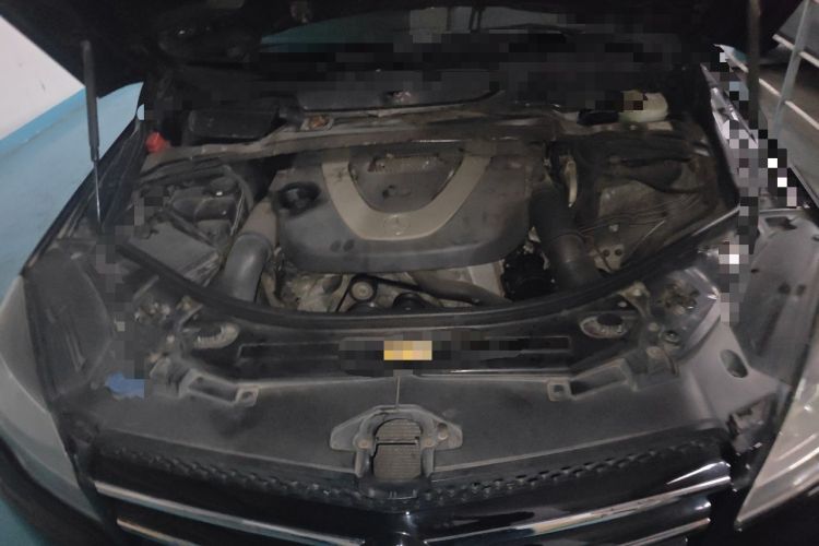 Used Mercedes-Benz R-Class 2011 R 300 L Business Model Engine Bay