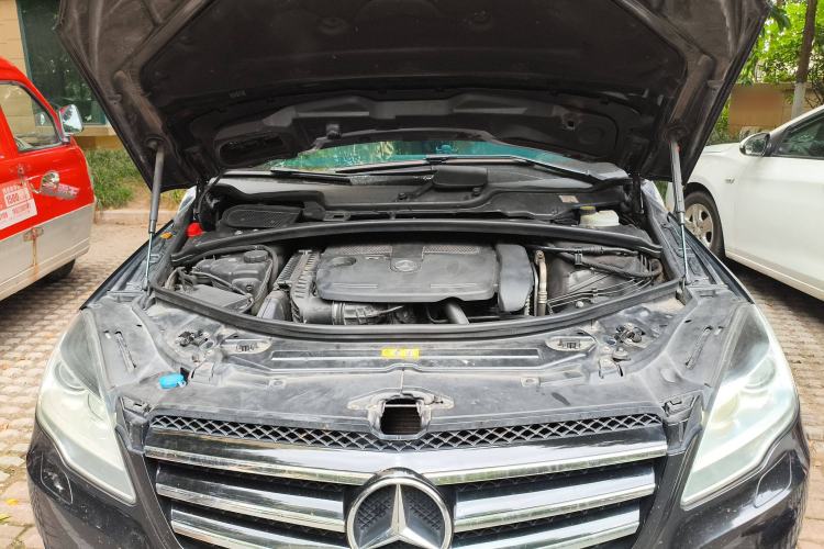 Used Mercedes-Benz R-Class 2011 R 350 L 4MATIC Engine Bay