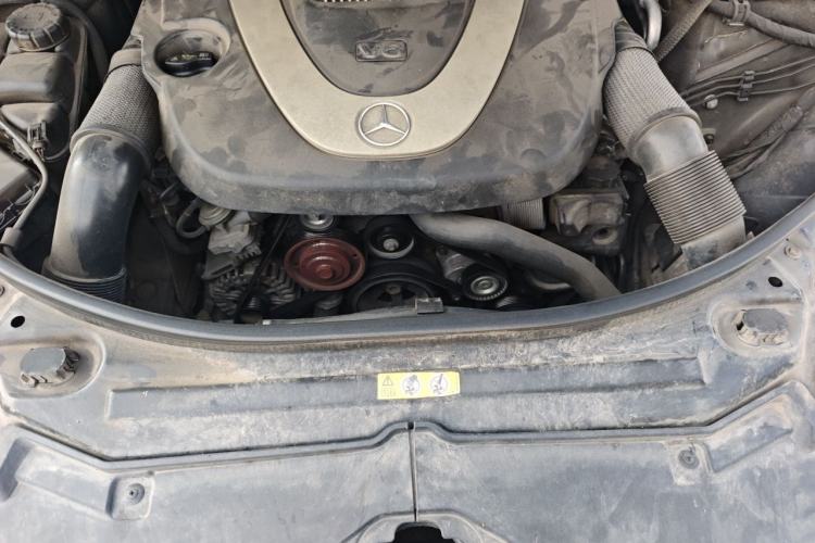 Used Mercedes-Benz R-Class 2011 R 300 L Business Model Engine Bay