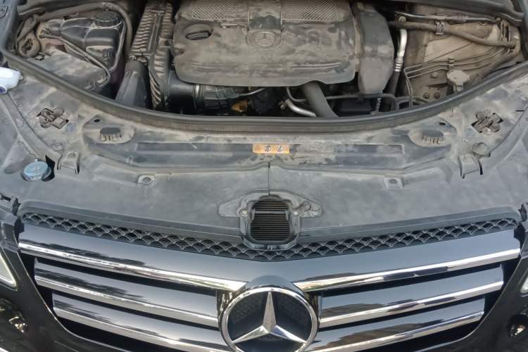 Used Mercedes-Benz R-Class 2011 R 350 L 4MATIC Engine Bay