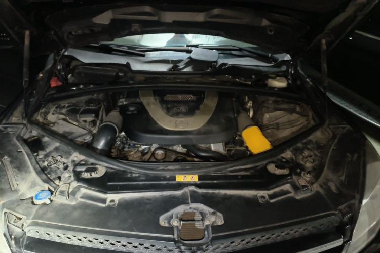 Used Mercedes-Benz R-Class 2011 R 300 L Business Model Engine Bay